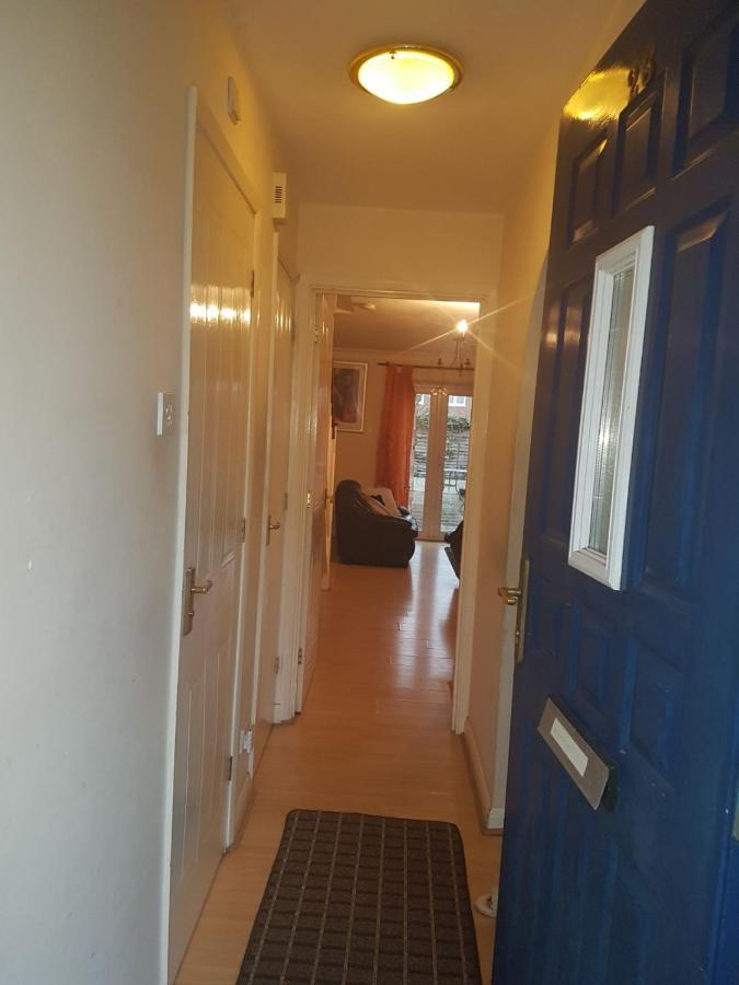 Ensuite Room Near Canal Southall Luaran gambar