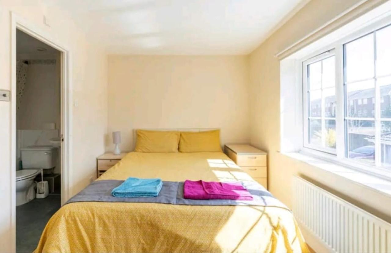 Ensuite Room Near Canal Southall Luaran gambar